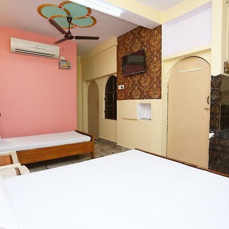 Spot On 45585 Hotel Aakash Ganga Varanasi Exterior foto