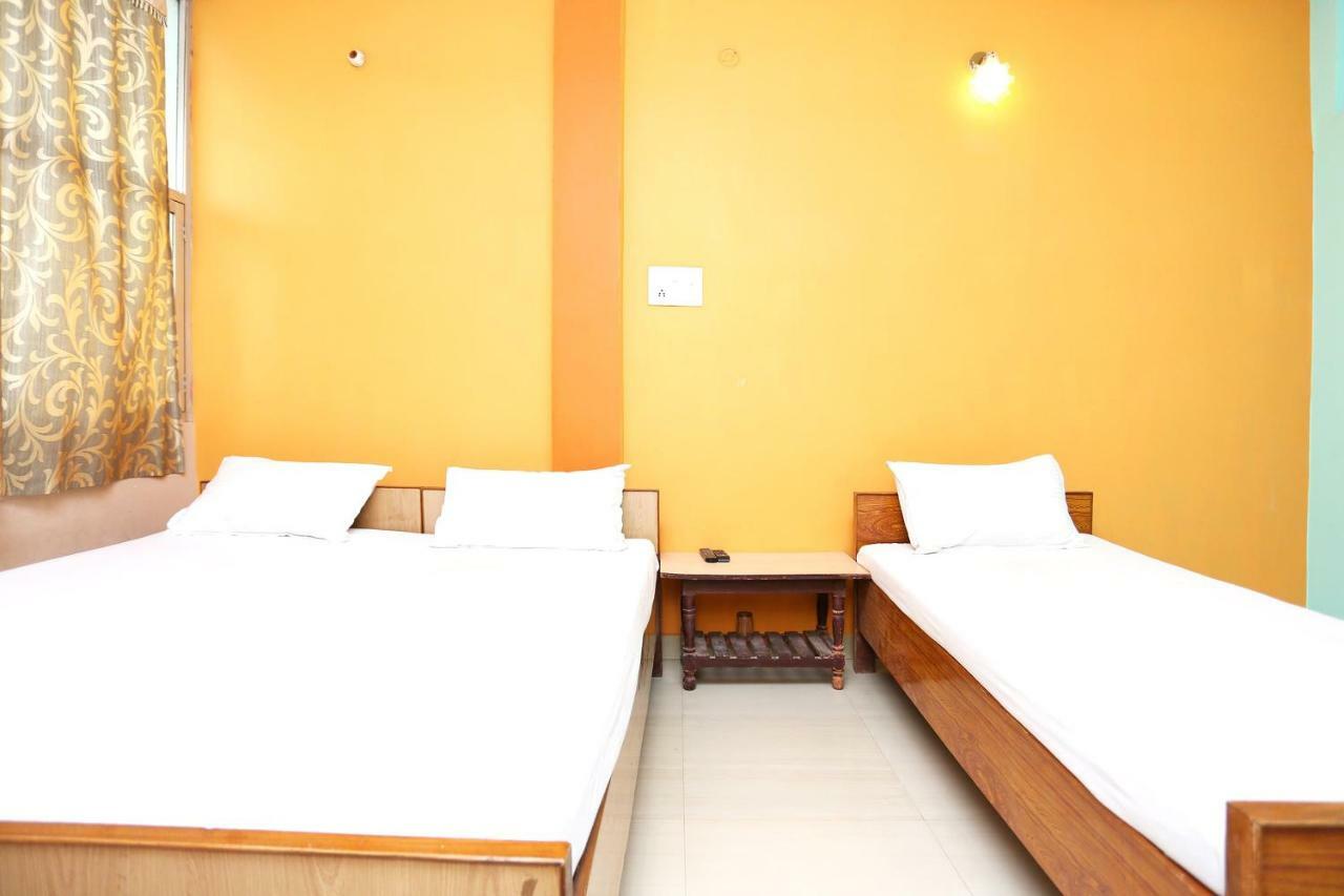 Spot On 45585 Hotel Aakash Ganga Varanasi Exterior foto