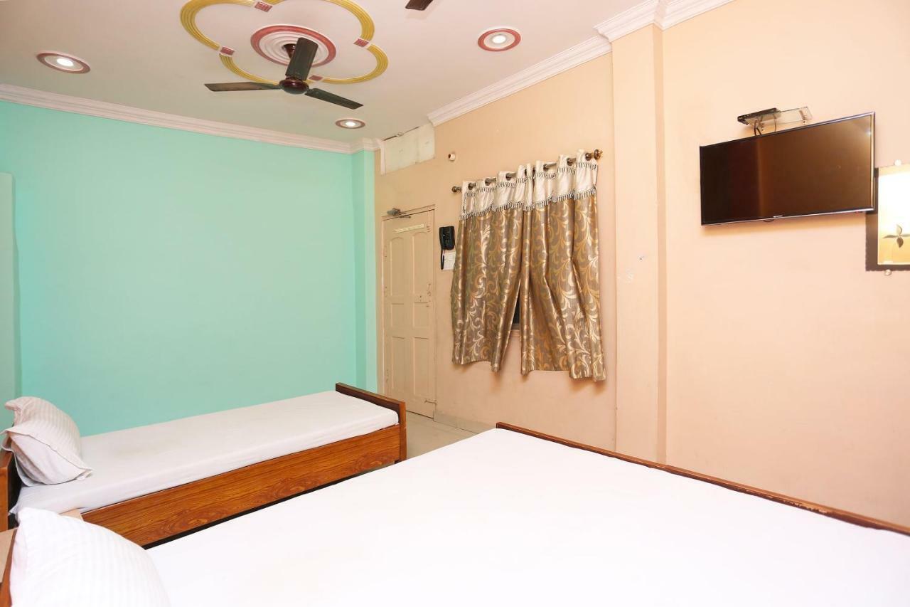 Spot On 45585 Hotel Aakash Ganga Varanasi Exterior foto
