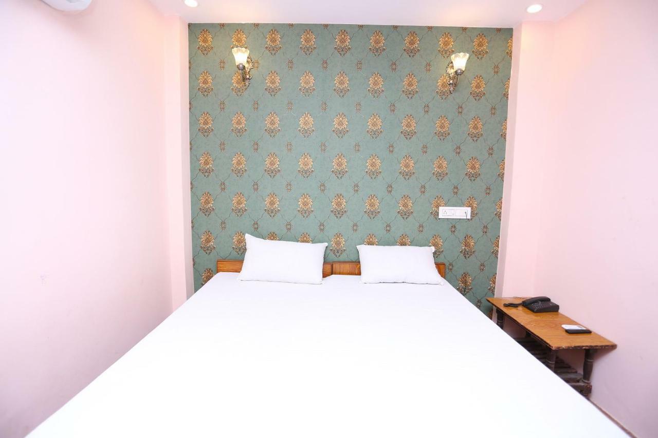 Spot On 45585 Hotel Aakash Ganga Varanasi Exterior foto