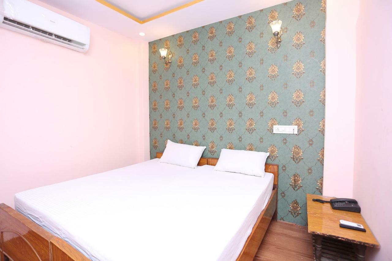 Spot On 45585 Hotel Aakash Ganga Varanasi Exterior foto