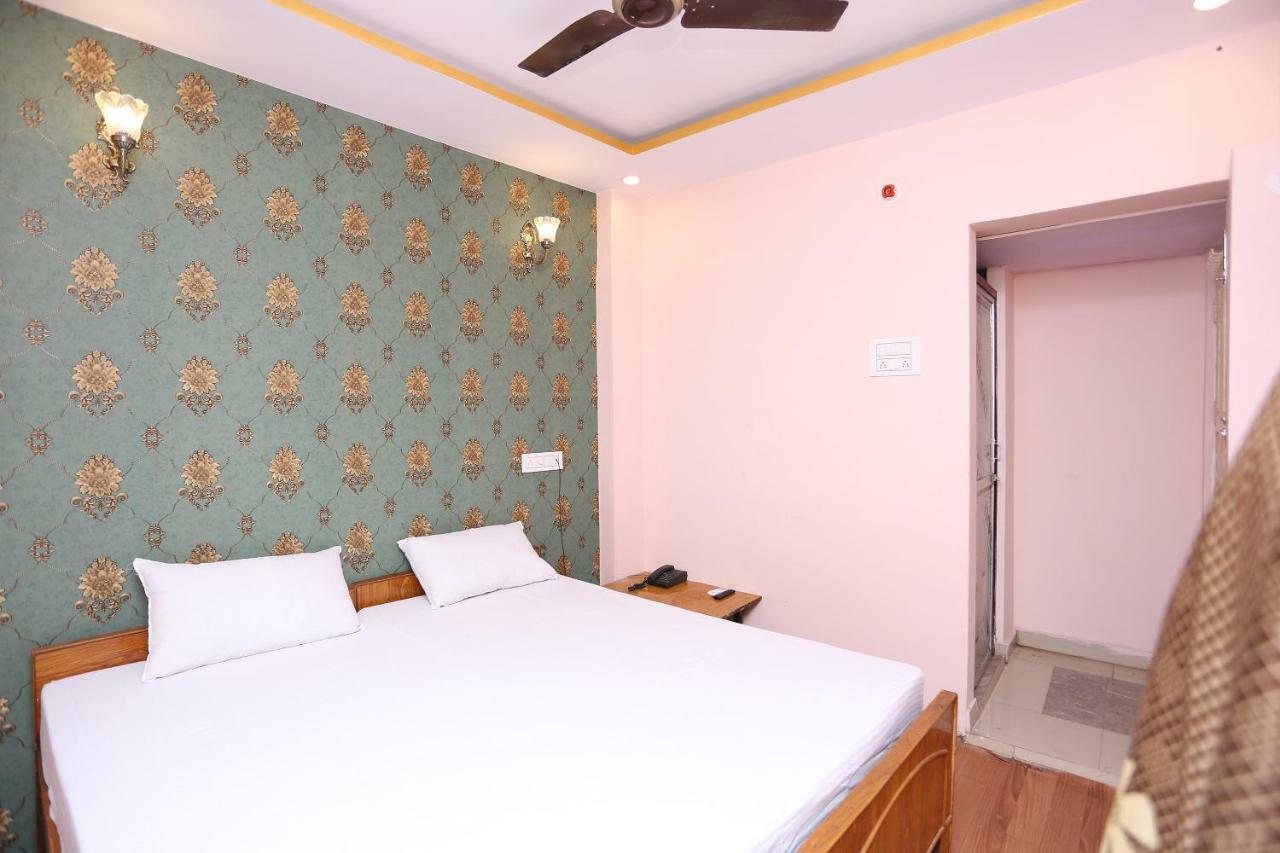 Spot On 45585 Hotel Aakash Ganga Varanasi Exterior foto
