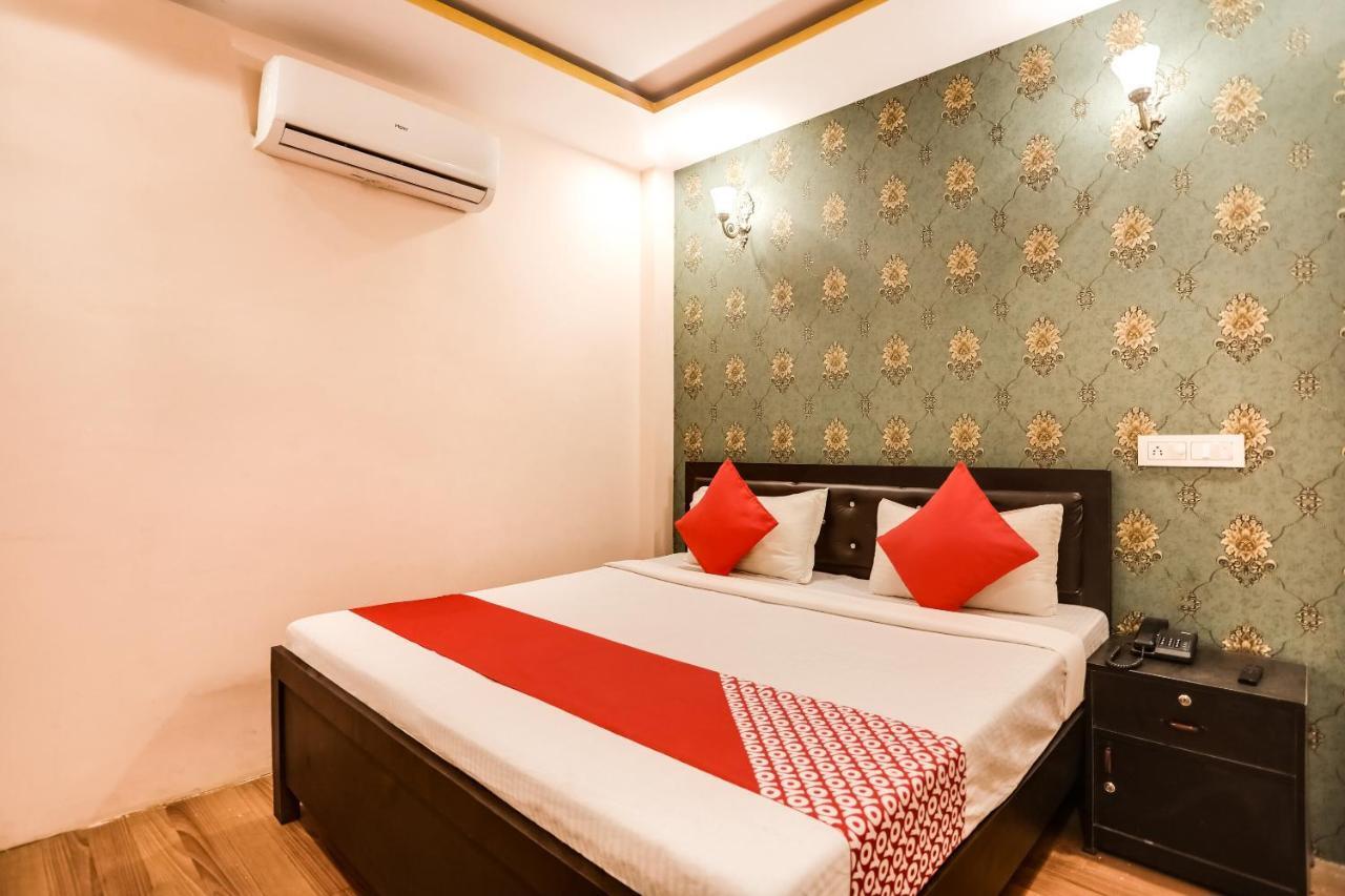 Spot On 45585 Hotel Aakash Ganga Varanasi Exterior foto